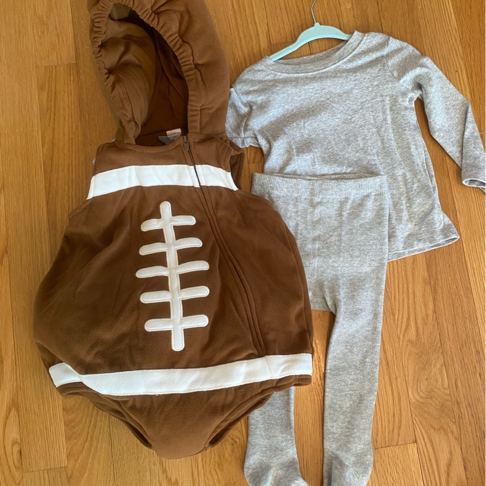 Carter’s Brand Football costume. Size 18 months